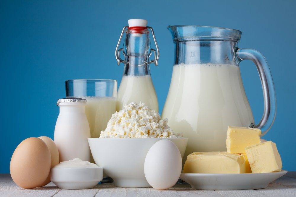 Молочные продукты питания: кефир, сквашенное молоко, йогурт