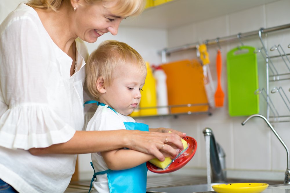 Чем и как мыть детскую посуду?