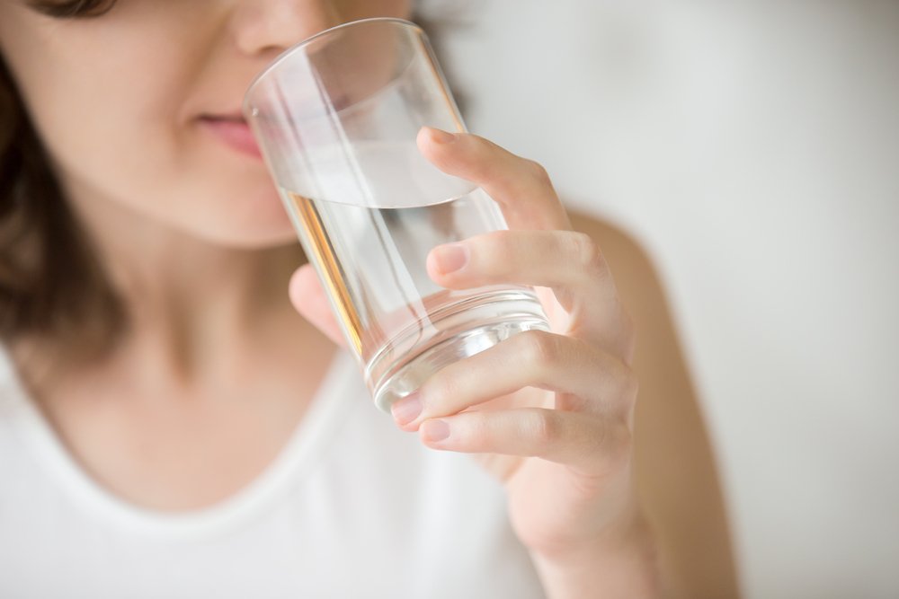 Миф 4: В день нужно пить не менее 2 литров воды
