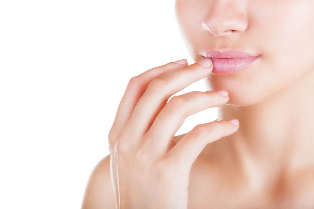 Лечение потрескавшейся кожи губ