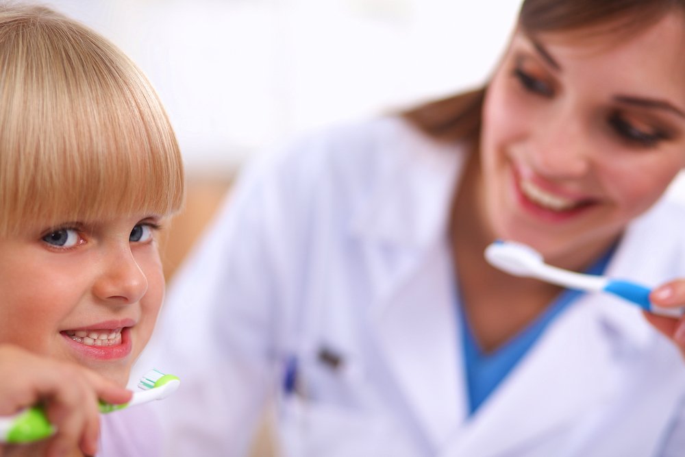 Здоровые зубы у детей — контролируемая чистка