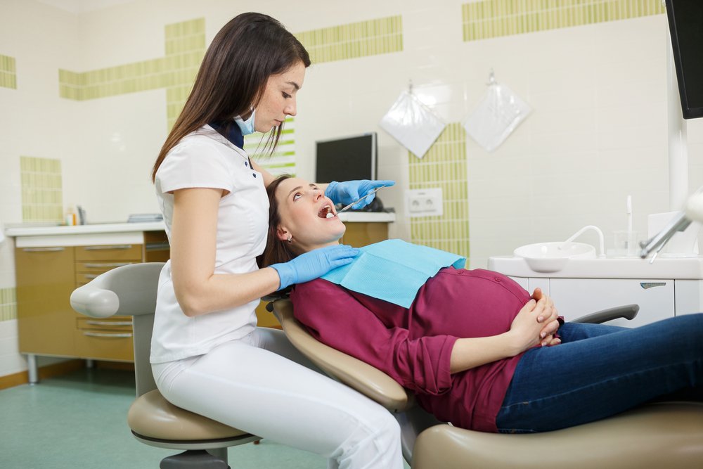 Возможные осложнения после удаления зубов во время беременности