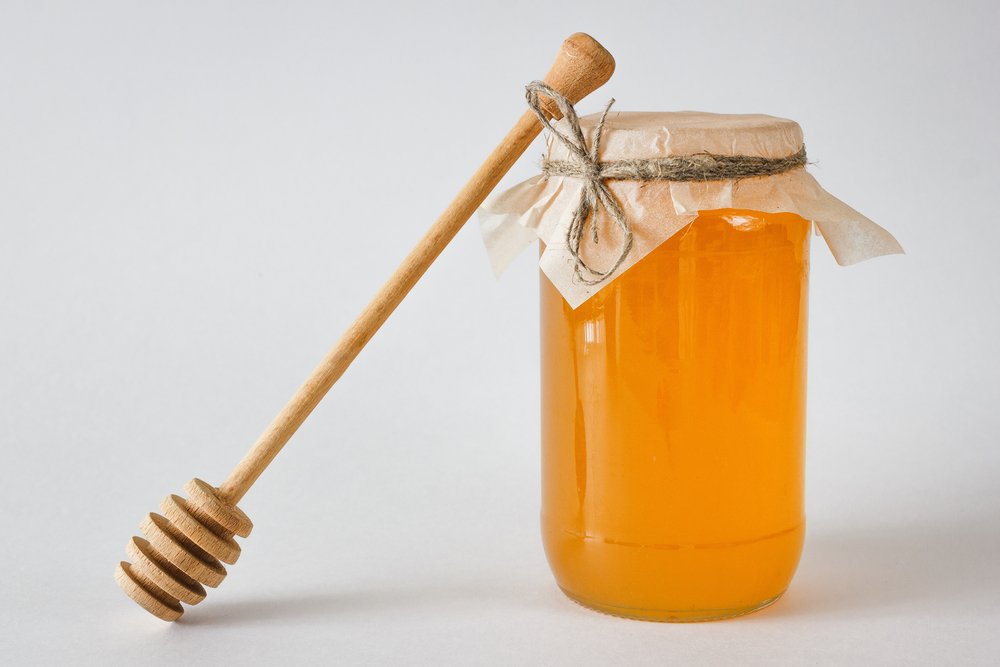 Мед — продукт питания, крайне необходимый в холода