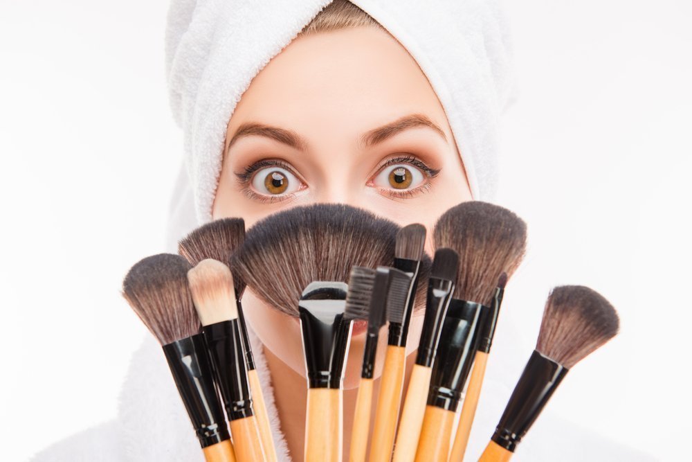 Ошибка 5: Не уделяете внимание кистям для макияжа