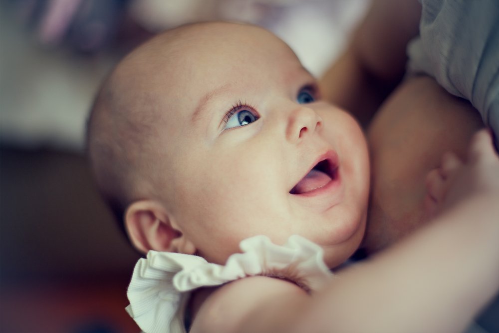 Почему с появлением зубов мамы порой прекращают грудное вскармливание малыша?
