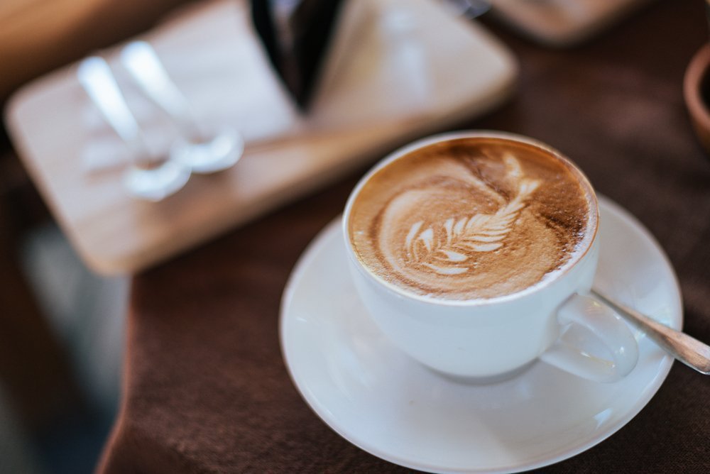 Пить кофе по утрам: привычка или зависимость?