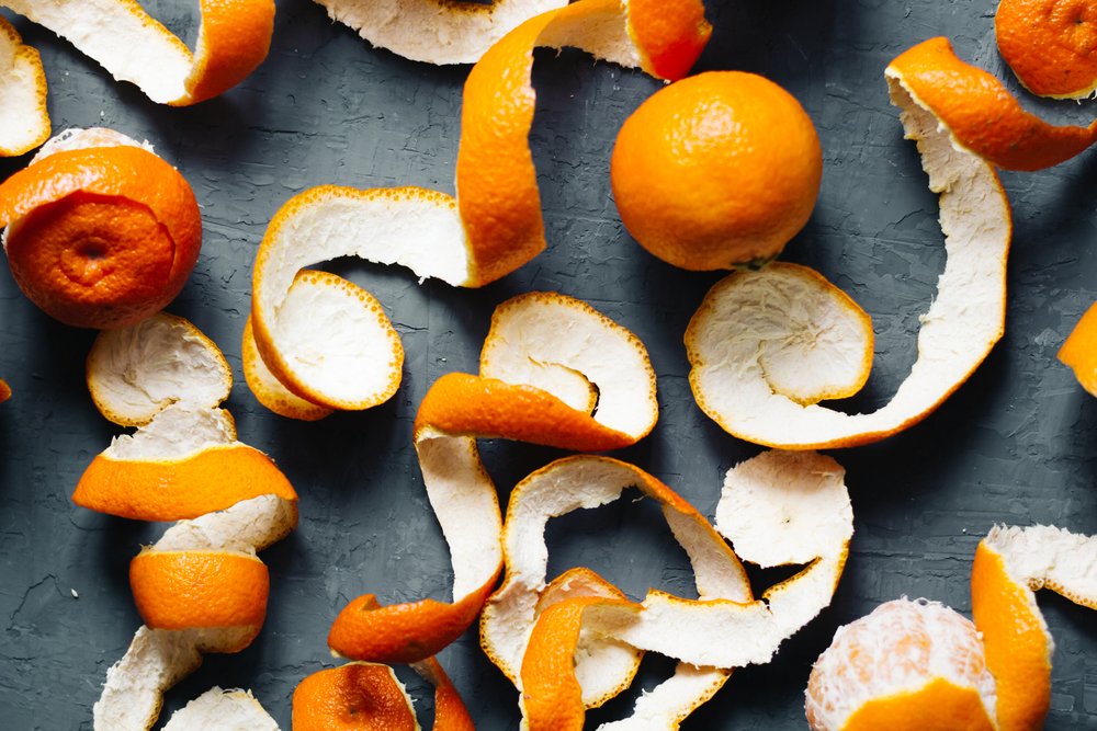 Как использовать апельсиновую кожуру в быту?