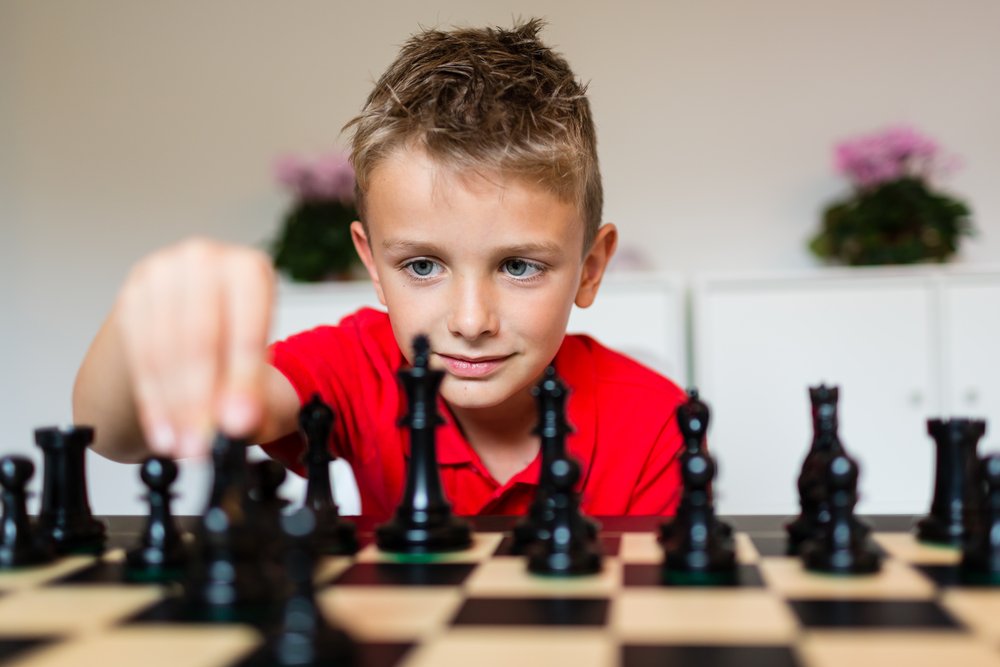 Качества, которые развиваются у ребёнка во время игры в шахматы