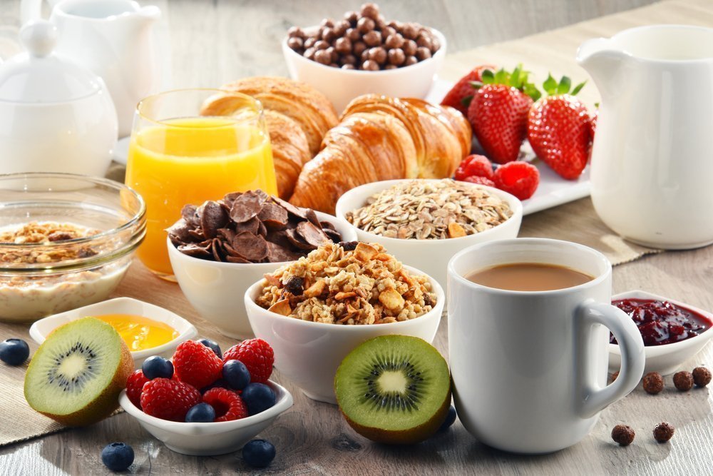Свежие ягоды и фрукты: почему они не подходят для завтрака?