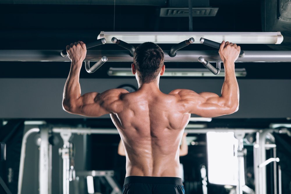 Упражнения для проработки широчайших мышц спины
