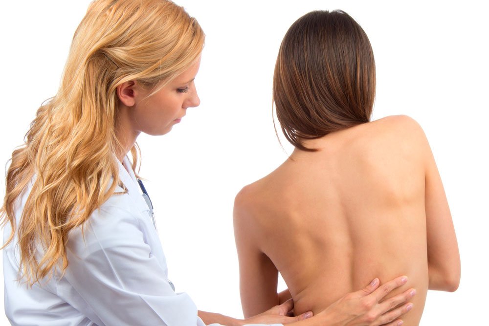 Причины появления сутулости и болей в спине