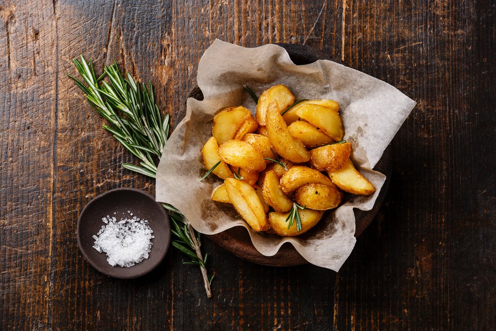 Как приготовить картошку по-деревенски в духовке