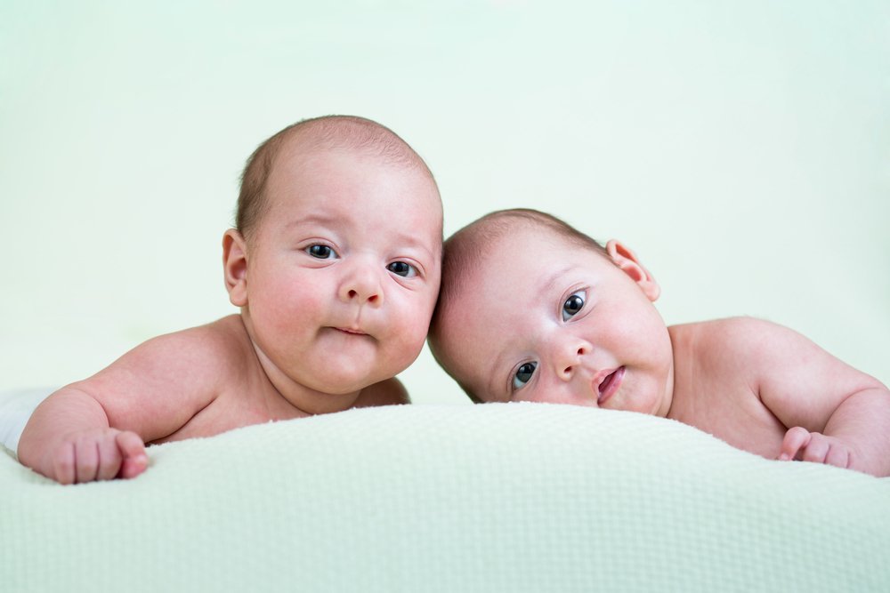 Факт 9: Если однояйцевые братья-близнецы решат завести детей с однояйцевыми сестрами-близнецами, то обе пары станут родителями идентичных малышей