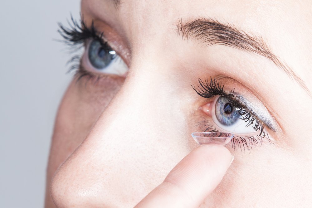 Основы пользования контактными линзами для сохранения красоты глаз
