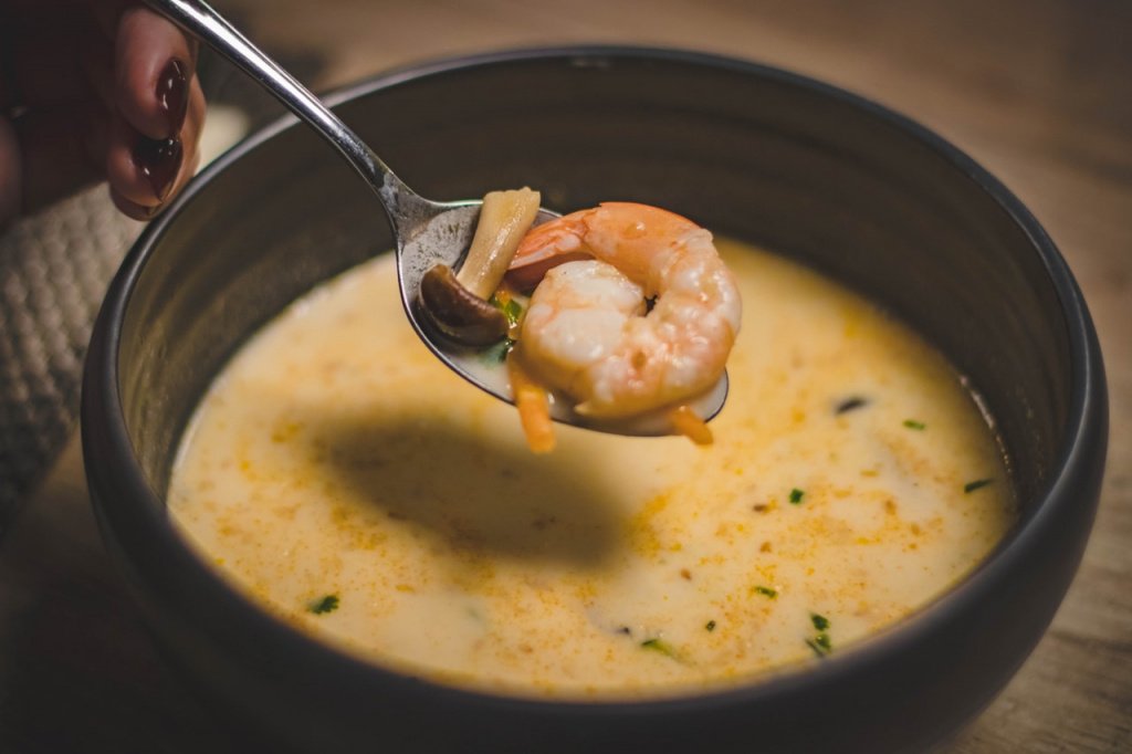 Пряный крем-суп с морепродуктами и имбирем