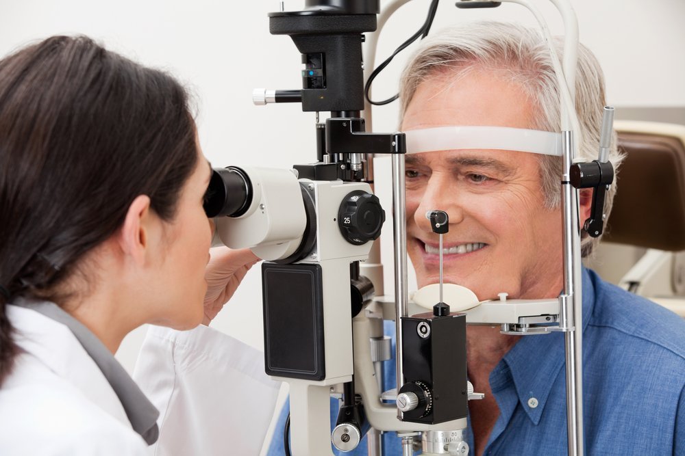 От чего возникает катаракта