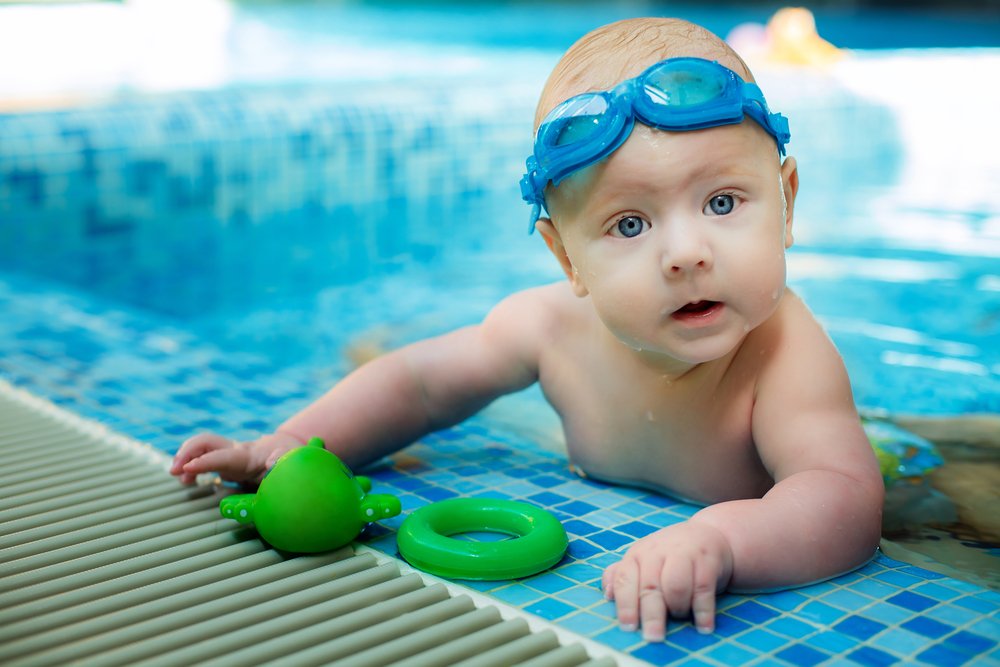 Зачем грудному ребёнку плавание