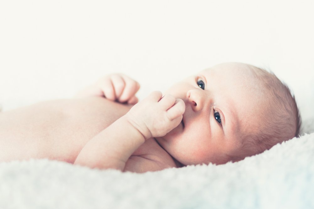 Первый этап развития: от активности в животе до 1 месяца после рождения