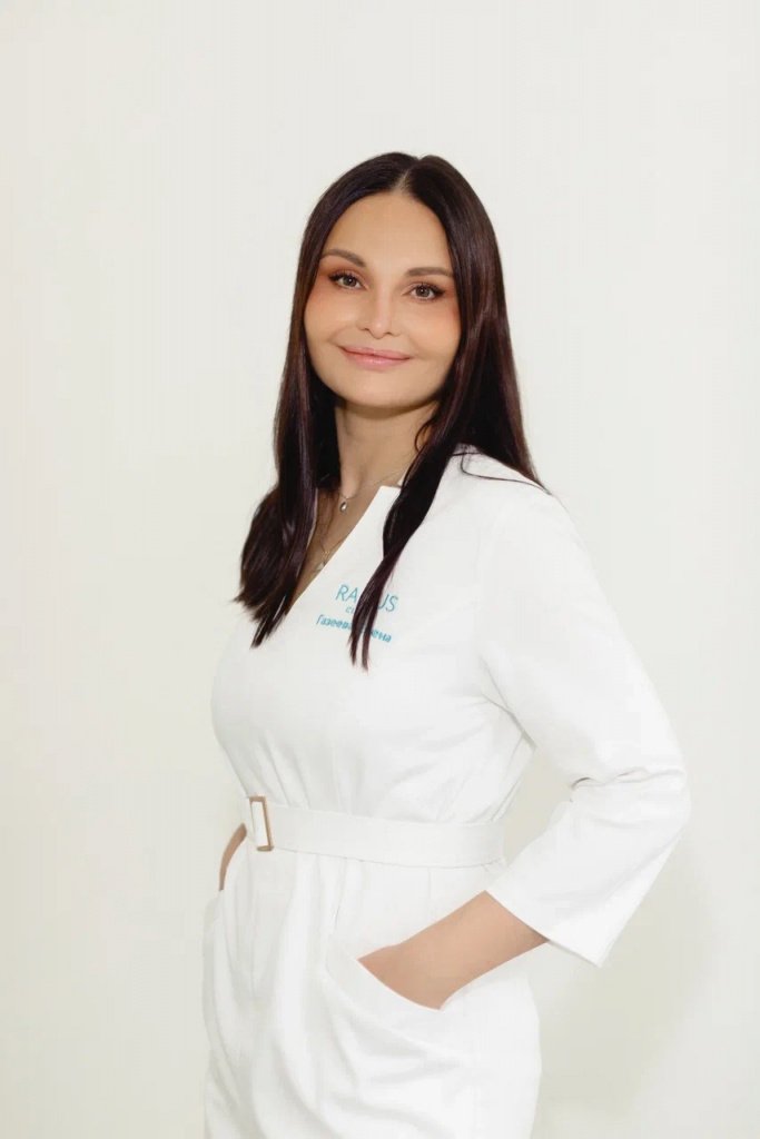 Елена Газеева, врач-косметолог, дерматовенеролог. Член Евро-Азиатской Ассоциации специалистов эстетической медицины и Национального общества мезотерапии