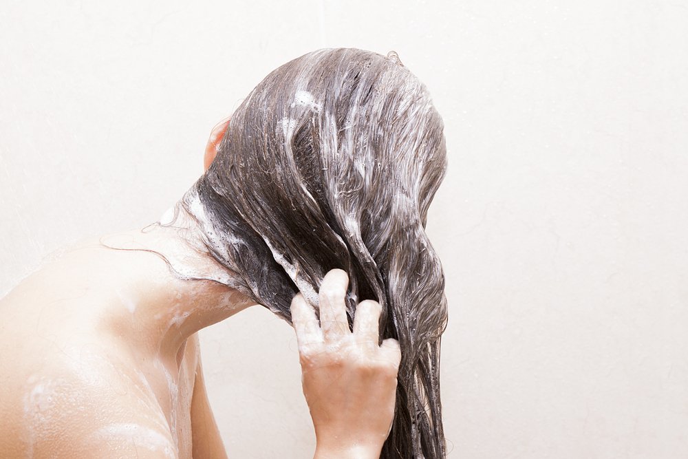 Как помыть длинные волосы в тазике
