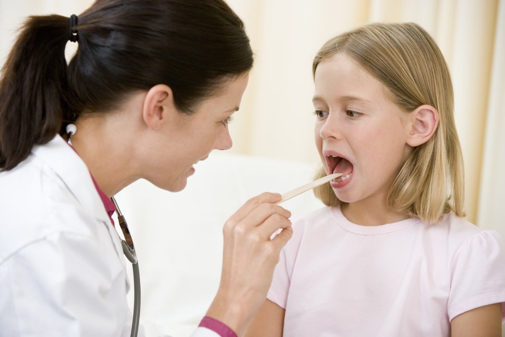 Дифтерия и ее симптомы в полости рта у детей