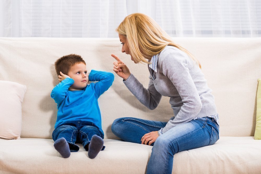 Почему родители кричат на детей?