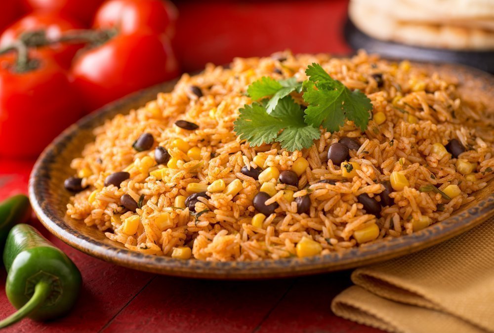 Тушеный рис с фасолью в мексиканском стиле