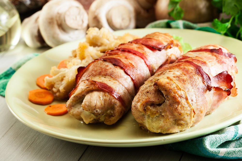 Простые рецепты: блюдо из курицы и бекона