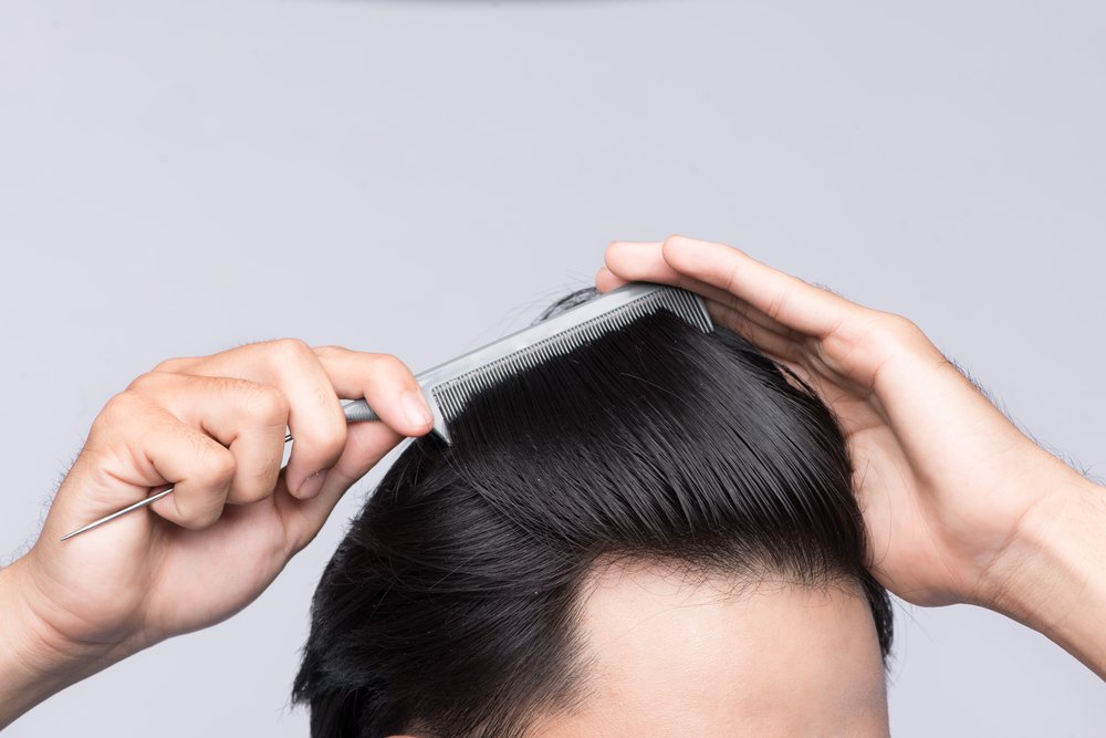Выпадение волос: возможные причины