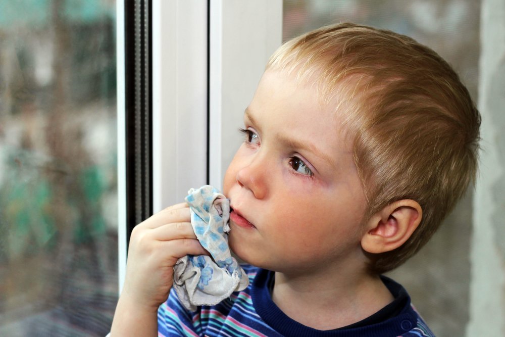 Почему важно лечить насморк у маленьких детей?