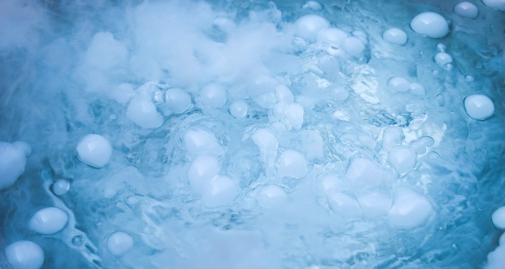 Сухой лед и вода: опасное сочетание?