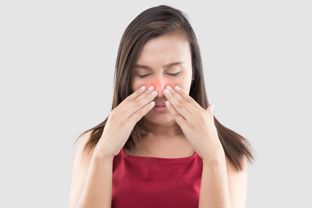 Симптомы при образовании абсцесса: боль, заложенность носа и другое