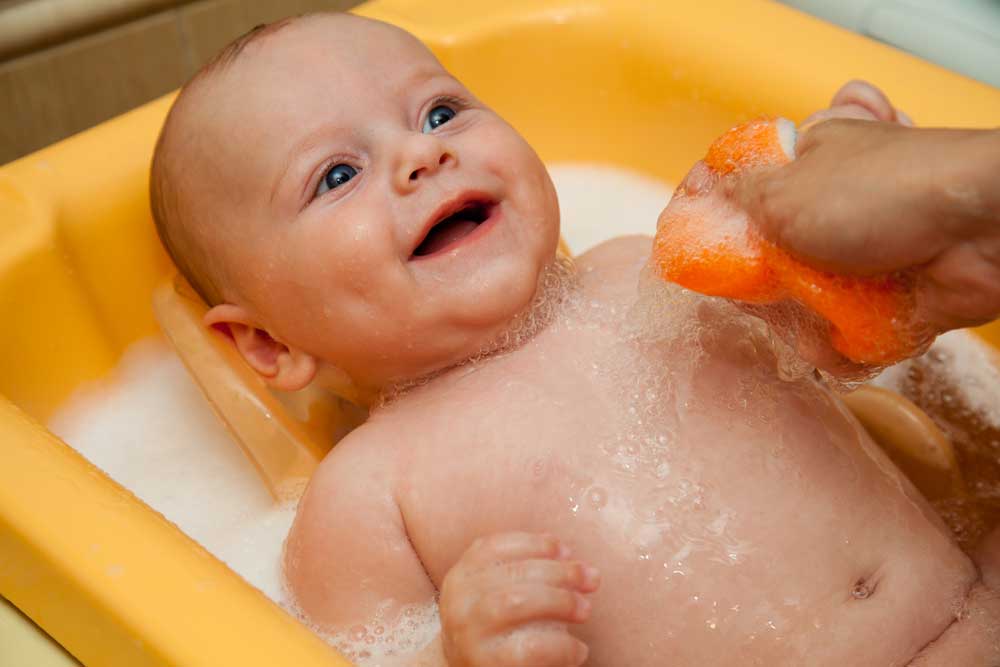 Варианты ванночек для купания малышей до года