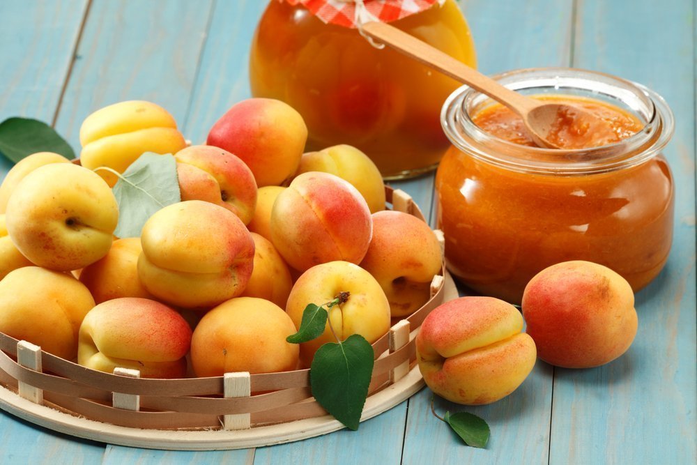 Свойства фруктов: чем полезен абрикос в питании?