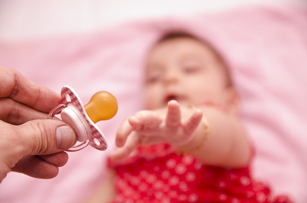 Малыш и пустышка: правила использования