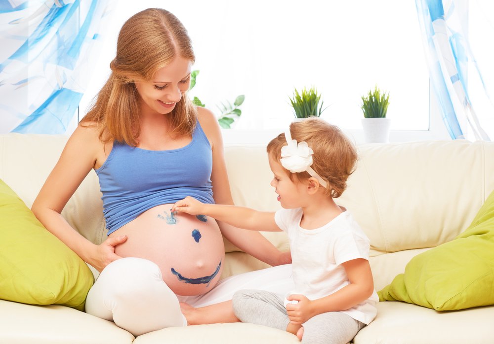 Подготовка к появлению сиблинга начинается во время беременности