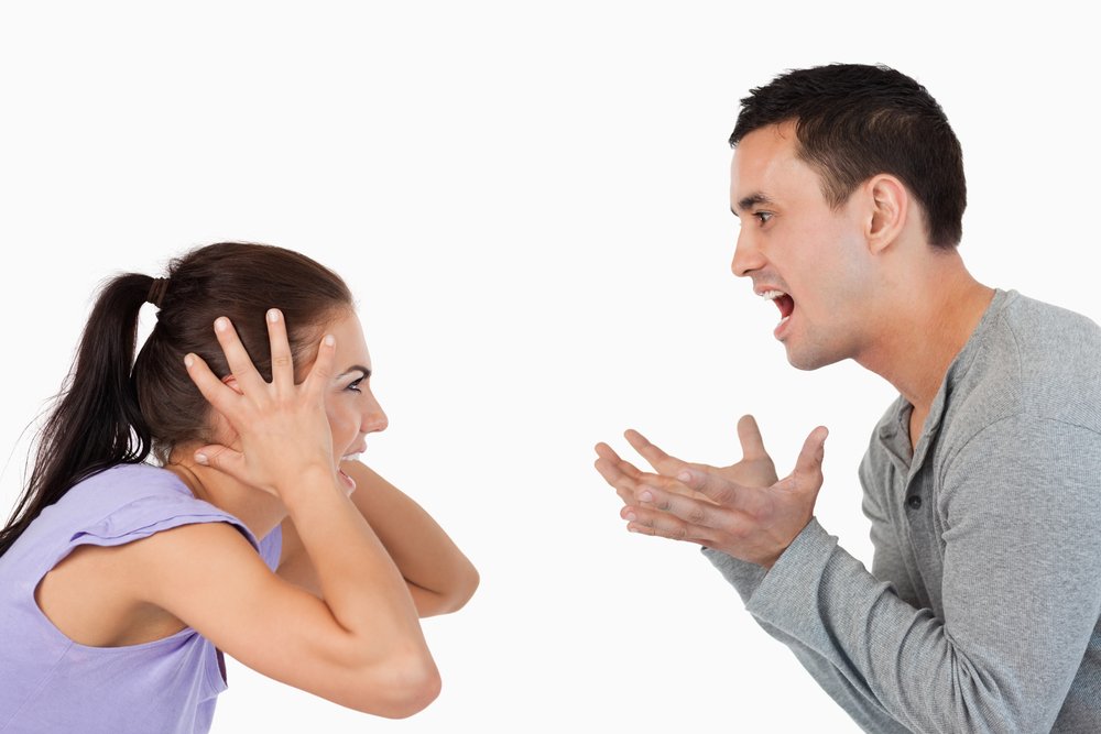 Выражение отрицательных эмоций: почему люди оскорбляют друг друга?