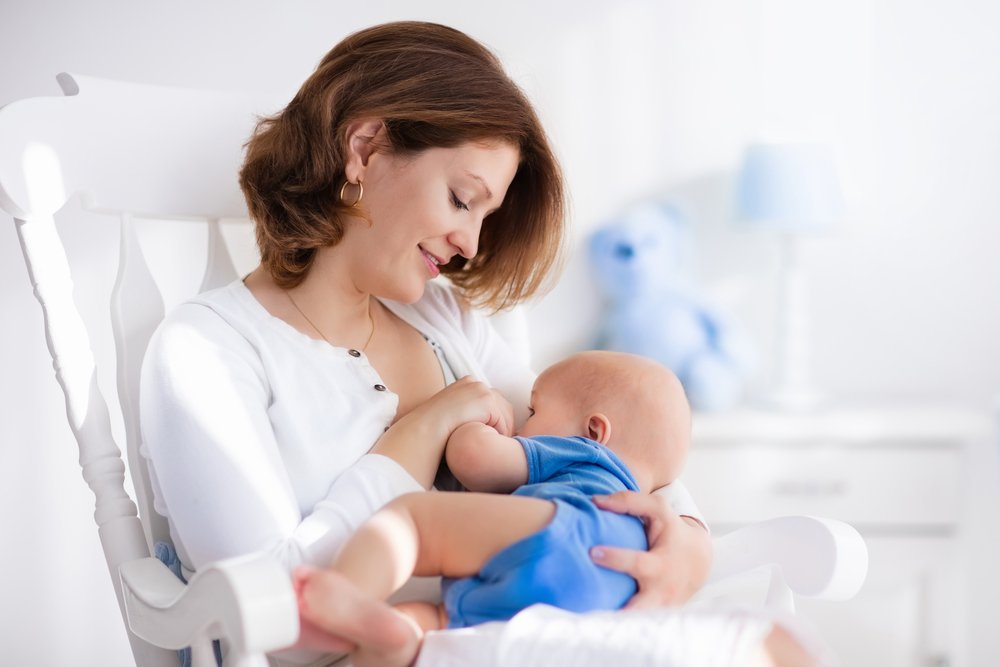 Особенности питания ребёнка и матери сразу после родов