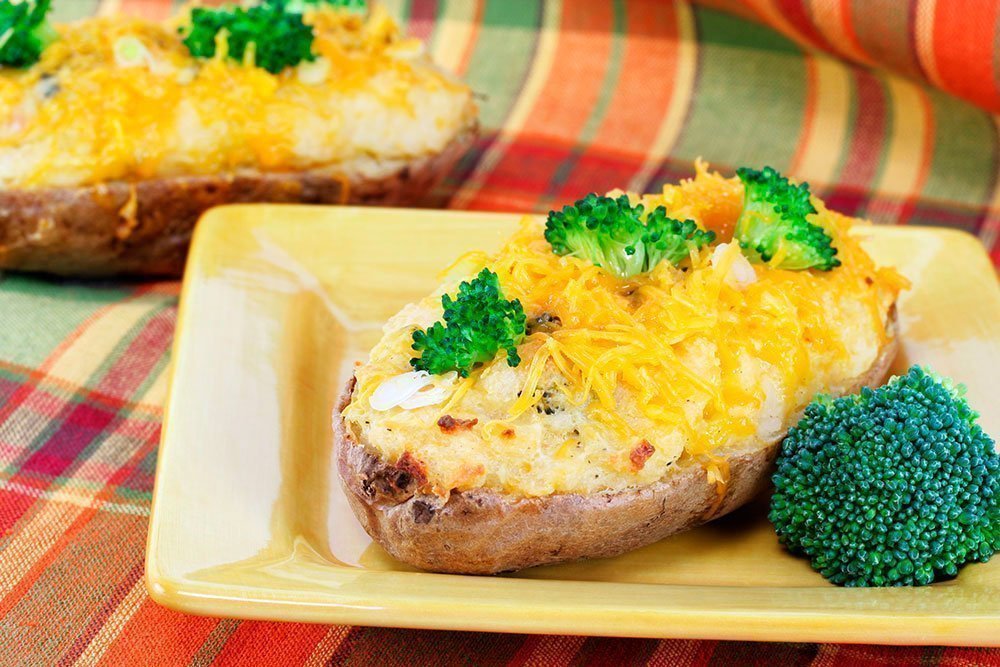 Легкое питание на ужин: брокколи и печеный картофель