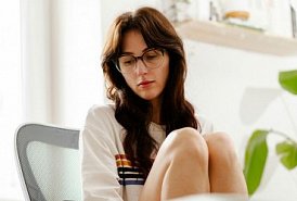 Как справиться с осенне-зимней депрессией: первые признаки и методы борьбы