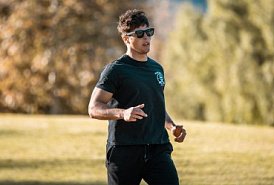 Стрессовый перелом: почему он возникает у любителей ЗОЖ и как отличить его от обычной боли в костях