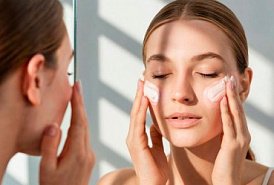 Боремся с сухостью и шелушением кожи зимой: обзор