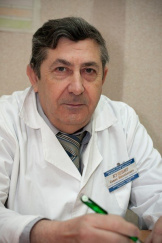 Кушнир Семен Михайлович. Профессор, доктор медицинских наук, врач. Автор более 250 научных трудов, учебных пособий для врачей, 5 монографий, 15 изобретений.
