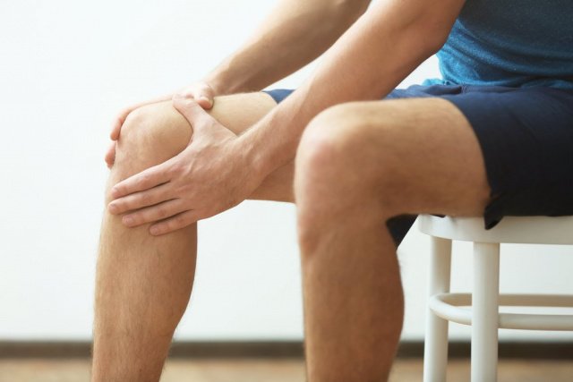От чего болит колено после бега как лечить