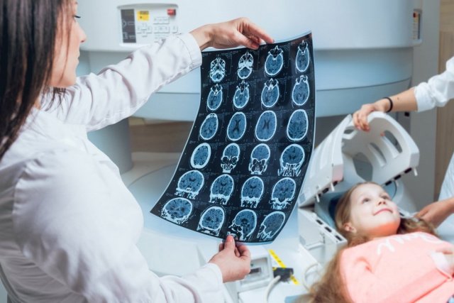 Опухоли мозга у детей: причины, признаки и что делать