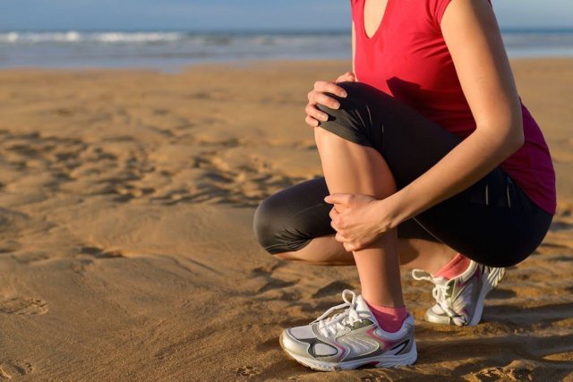 Что делать при усталости ног при беге и ходьбе? В чем причина болей в коленях