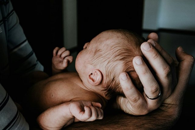 Ребёнок родился с одной почкой: почему так бывает и что делать родителям?