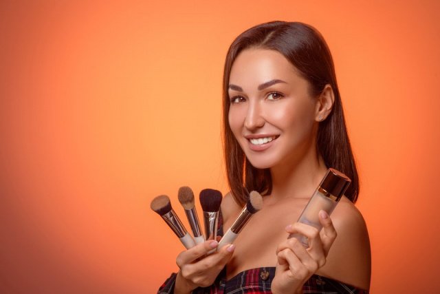 10 непростительных ошибок в нанесении тонального крема – руководство по идеальному макияжу