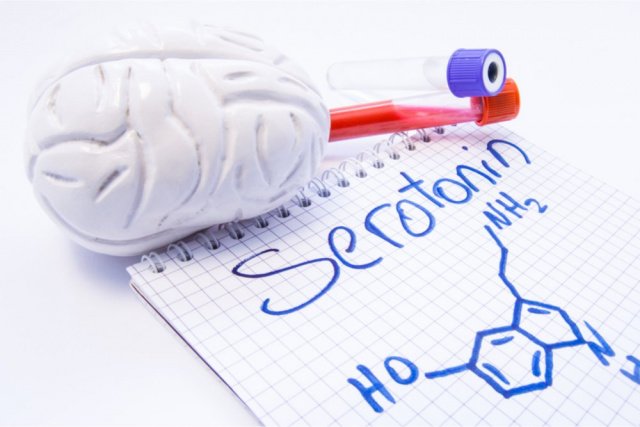 Nadbytek hormonu „štěstí“: příznaky serotoninového syndromu