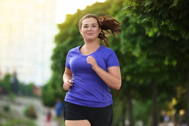 Бег и похудение: особенности тренировок для живота и боков